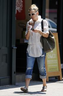 Kate Hudson feet photo thumbnail