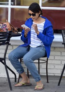 Freida Pinto feet photo thumbnail