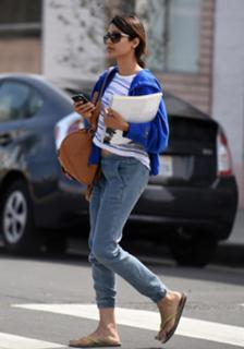 Freida Pinto feet photo thumbnail