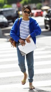 Freida Pinto feet photo thumbnail