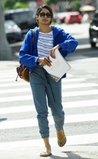 Freida Pinto feet photo thumbnail