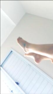 Kéfera Buchmann feet photo thumbnail