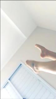 Kéfera Buchmann feet photo thumbnail