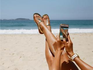 Lily Aldridge feet photo thumbnail
