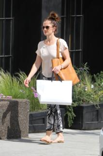 Minka Kelly feet photo thumbnail