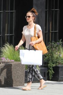 Minka Kelly feet photo thumbnail