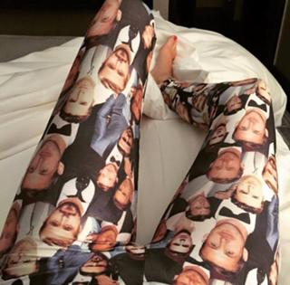 Elizabeth Banks feet photo thumbnail