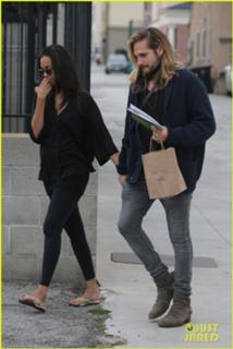 Zoe Saldana feet photo thumbnail