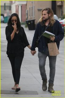Zoe Saldana feet photo thumbnail