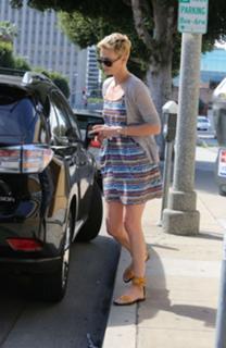 Charlize Theron feet photo thumbnail