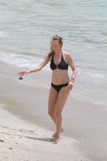 Uma Thurman feet photo thumbnail