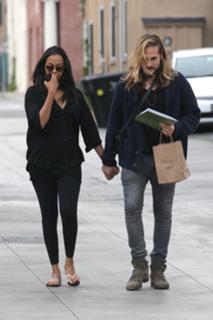 Zoe Saldana feet photo thumbnail
