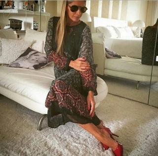 Adriane Galisteu feet photo thumbnail