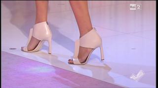 Caterina Balivo feet photo thumbnail