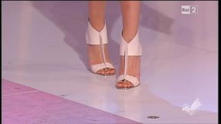 Caterina Balivo feet photo thumbnail