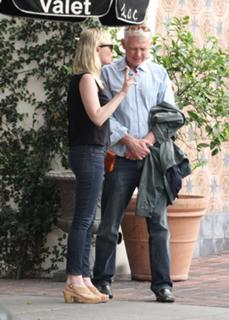 Kirsten Dunst feet photo thumbnail