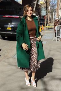 Emmy Rossum feet photo thumbnail