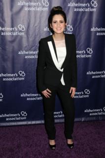 Laura Marano feet photo thumbnail