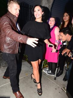 Demi Lovato feet photo thumbnail