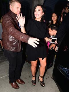 Demi Lovato feet photo thumbnail