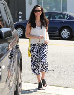 Olivia Munn feet photo thumbnail