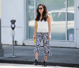 Olivia Munn feet photo thumbnail