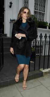 Elizabeth Hurley feet photo thumbnail