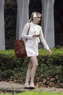 Emma Roberts feet photo thumbnail