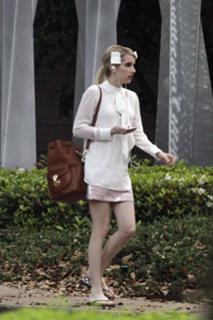 Emma Roberts feet photo thumbnail