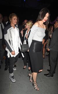 Kendall Jenner feet photo thumbnail
