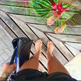 Izabel Goulart feet photo thumbnail