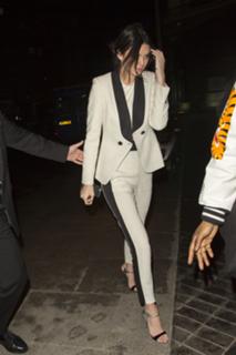 Kendall Jenner feet photo thumbnail