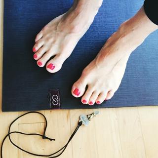 Constance Marie feet photo thumbnail