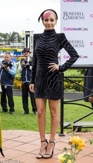 Nicole Richie feet photo thumbnail