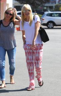 Anna Faris feet photo thumbnail