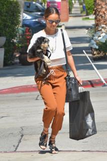 Jamie Chung feet photo thumbnail