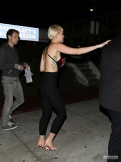 Miley Cyrus feet photo thumbnail