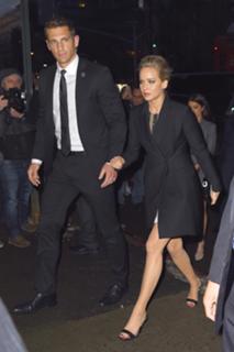 Jennifer Lawrence feet photo thumbnail