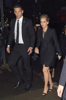 Jennifer Lawrence feet photo thumbnail