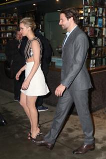 Jennifer Lawrence feet photo thumbnail