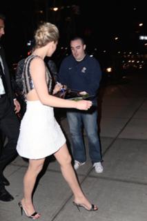 Jennifer Lawrence feet photo thumbnail
