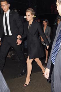 Jennifer Lawrence feet photo thumbnail
