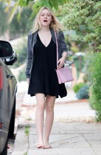 Dakota Fanning feet photo thumbnail