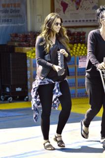 Jessica Biel feet photo thumbnail