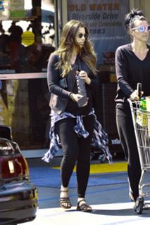 Jessica Biel feet photo thumbnail