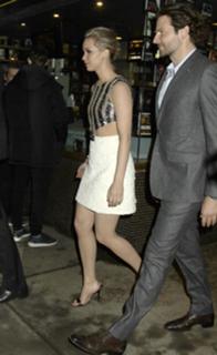 Jennifer Lawrence feet photo thumbnail
