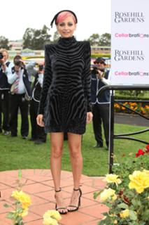 Nicole Richie feet photo thumbnail