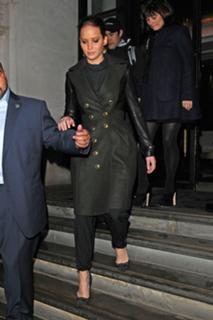 Jennifer Lawrence feet photo thumbnail