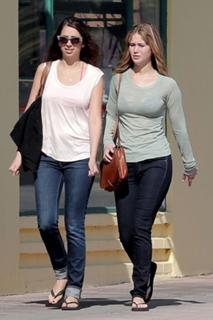 Jennifer Lawrence feet photo thumbnail