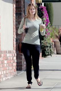 Jennifer Lawrence feet photo thumbnail